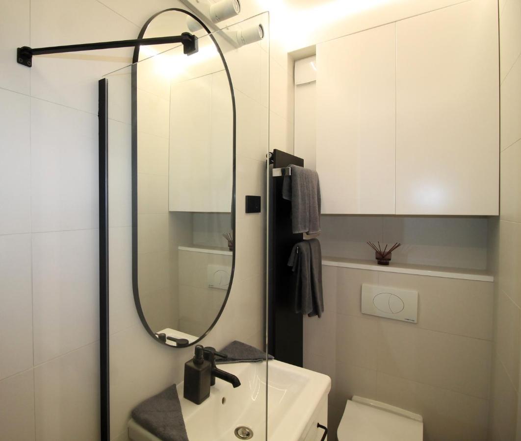 Modern Studio A Belvaros Koezepen Parkoloval- Kata Studioapartman Győr Zewnętrze zdjęcie