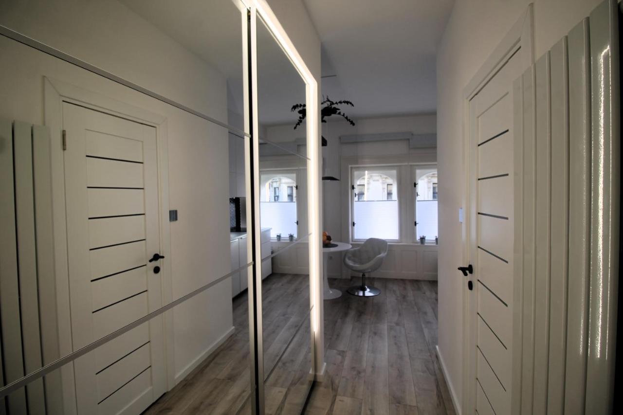 Modern Studio A Belvaros Koezepen Parkoloval- Kata Studioapartman Győr Zewnętrze zdjęcie