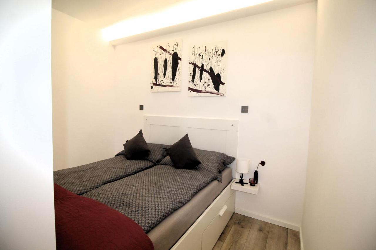 Modern Studio A Belvaros Koezepen Parkoloval- Kata Studioapartman Győr Zewnętrze zdjęcie