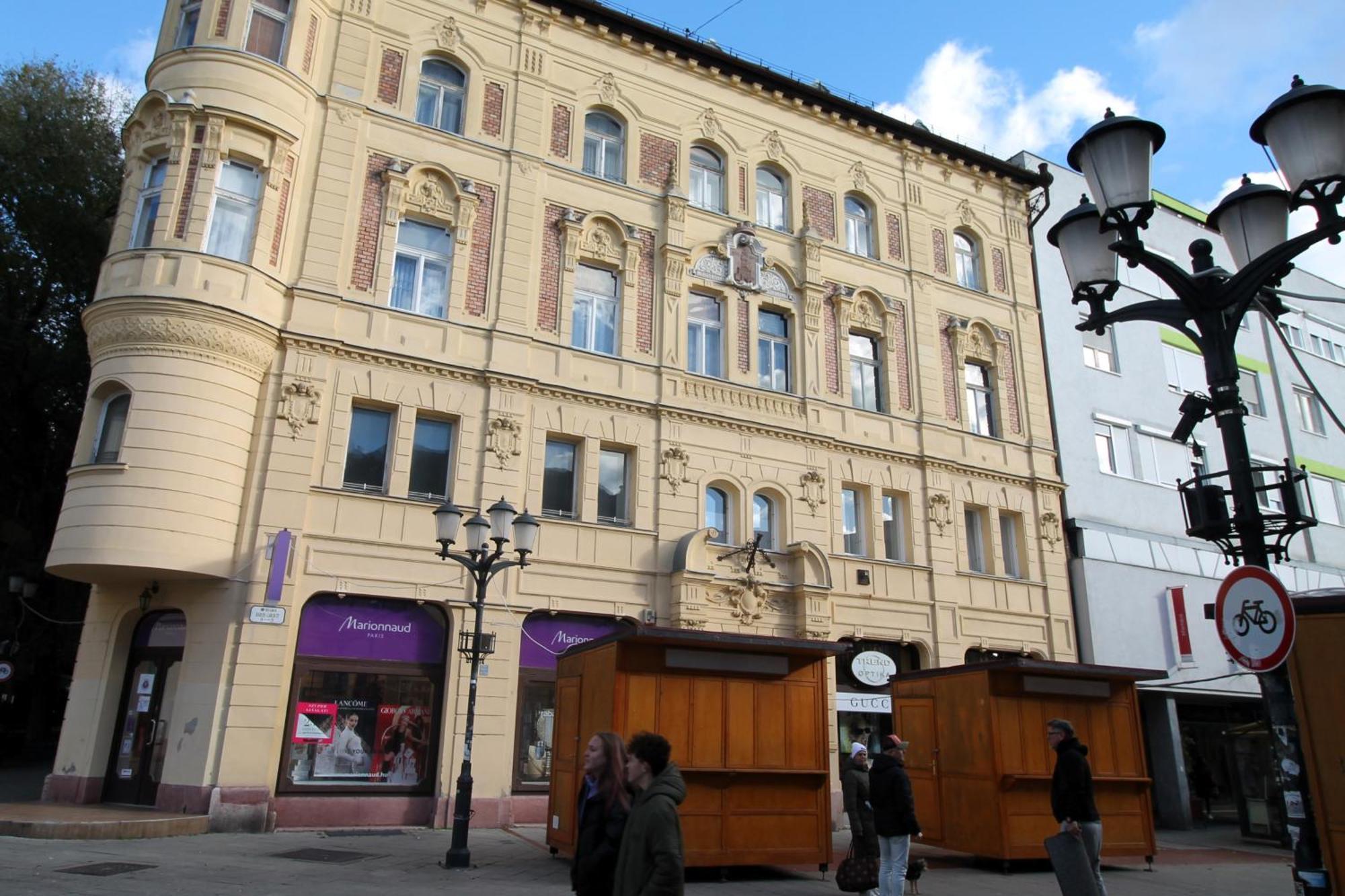 Modern Studio A Belvaros Koezepen Parkoloval- Kata Studioapartman Győr Zewnętrze zdjęcie