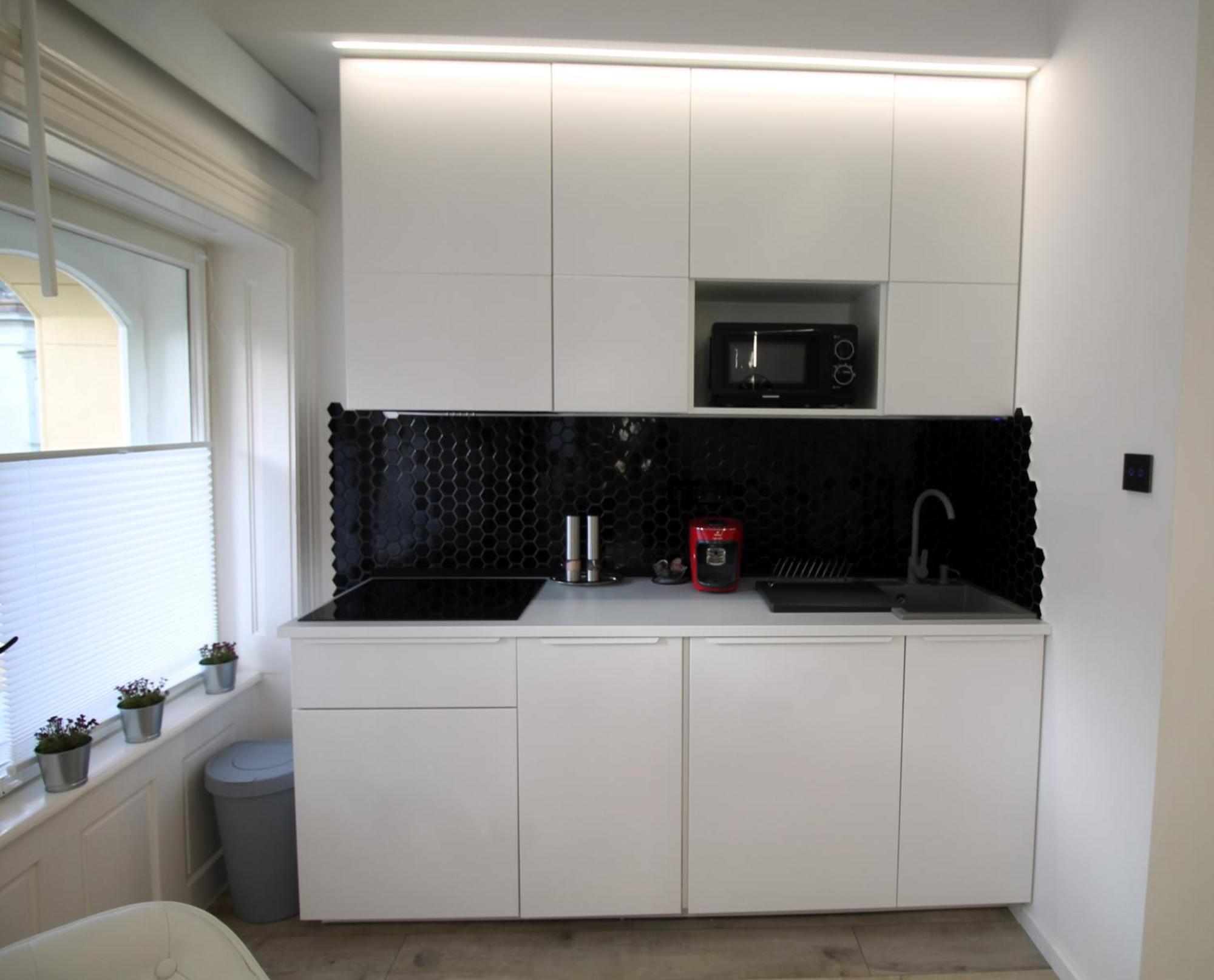 Modern Studio A Belvaros Koezepen Parkoloval- Kata Studioapartman Győr Zewnętrze zdjęcie